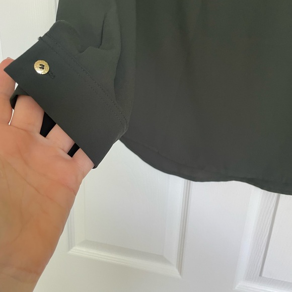 Forest green blouse. Size large. - Picture 2 of 4
